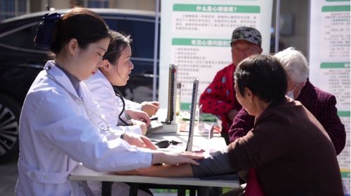青春向党 医路有我——浉河区卫健系统青年干部春节志愿服务行动侧记